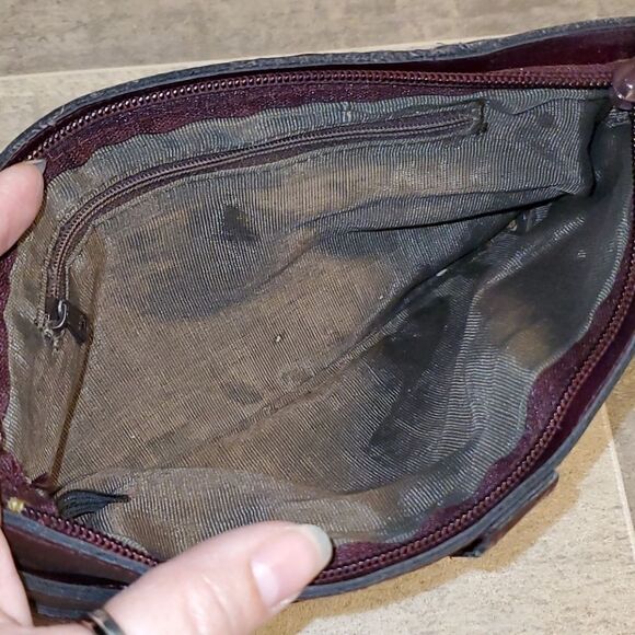 GUC Vintage Maroon Medium Leather Clutch - Picture 5 of 10